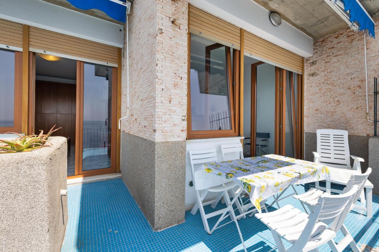 Appartamento Stupenda Vista Mare Bergeggi Exterior photo